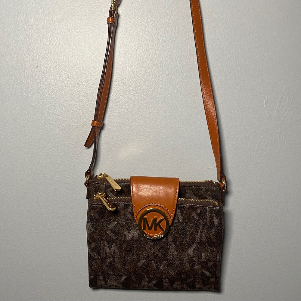 Micheal Kors cross body